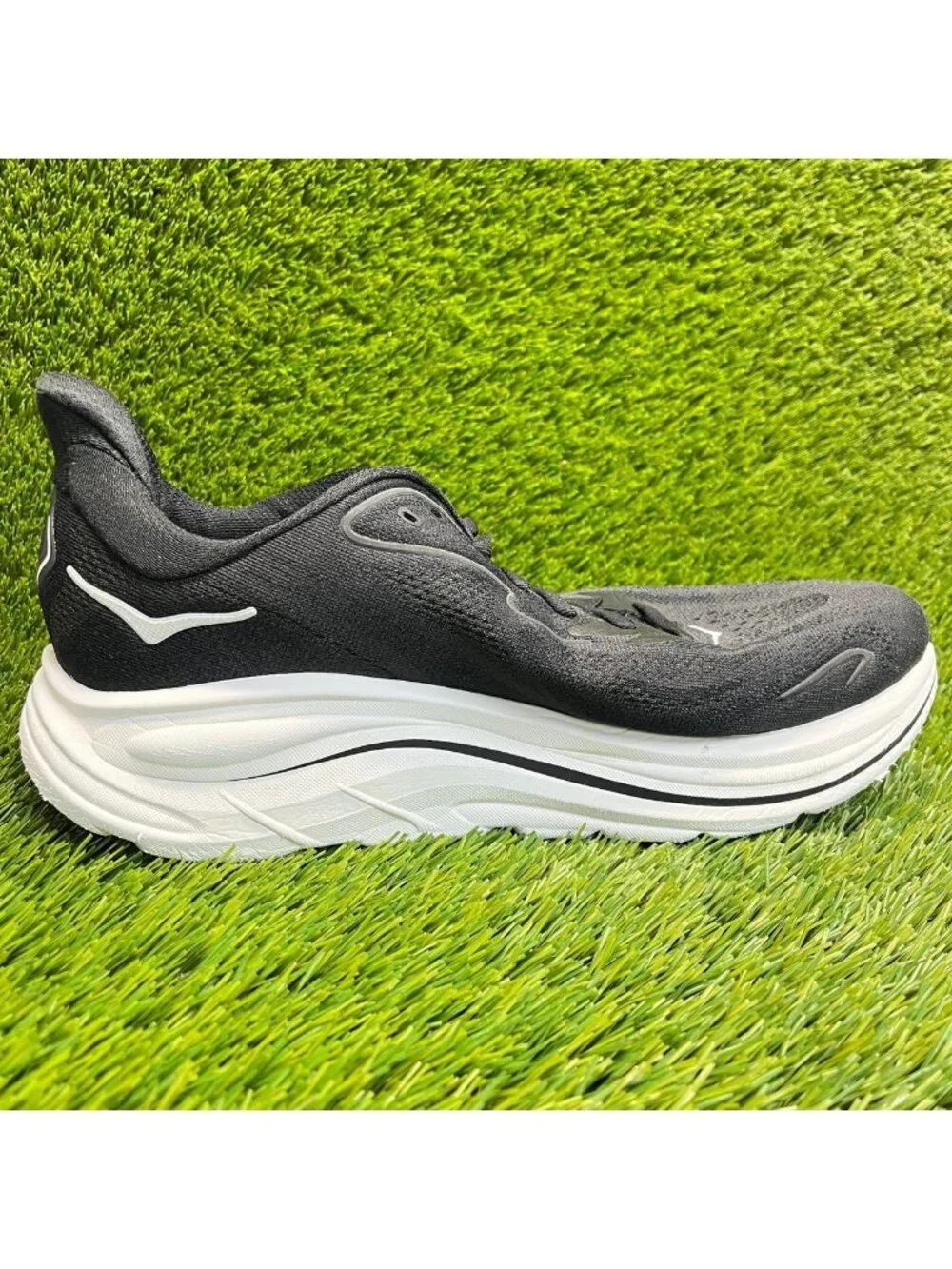 Hoka One One Clifton 10 Mens Size 11 Black White Athletic Running Shoes Sneakers